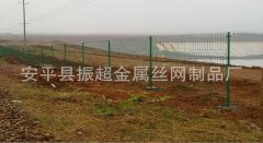 鐵絲網圍欄