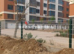 鐵絲網圍欄