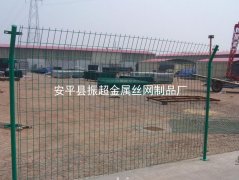 鐵絲網圍欄
