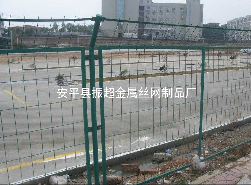 鋼絲網(wǎng) 圍墻擋網(wǎng)-安平縣振超金屬絲網(wǎng)制品廠www.chinajsh88.com
