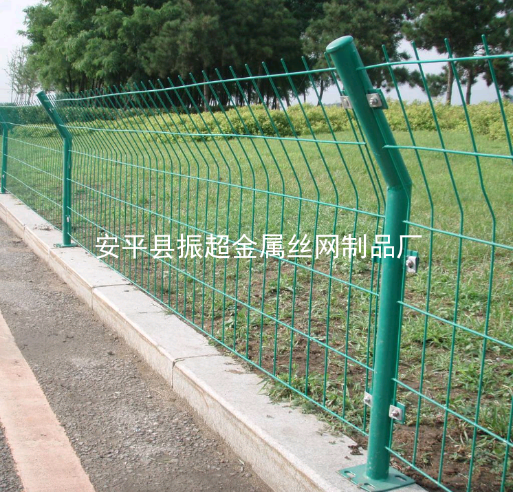 隔離鐵絲網(wǎng)-www.chinajsh88.com